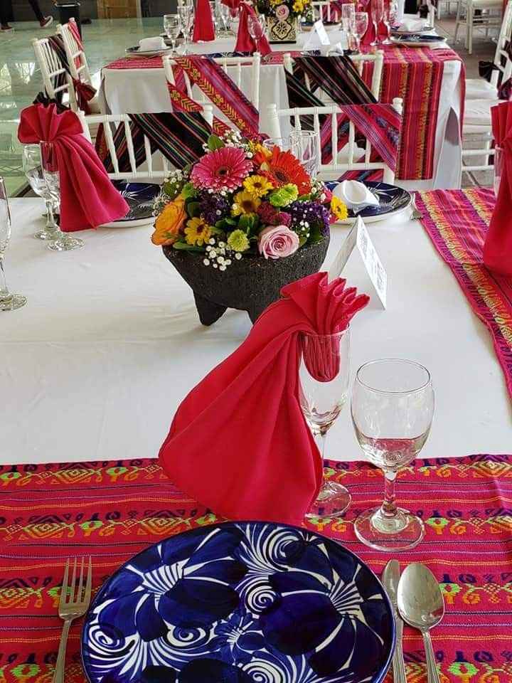 Ayuda con el banquete y centros de mesa. - 3