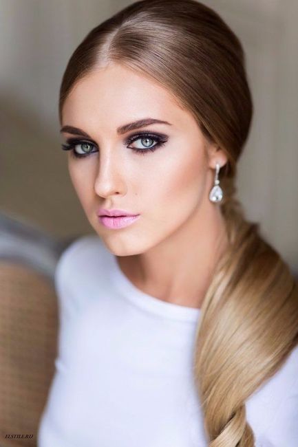 Labios tenues y delicados en rosa.