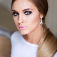 Labios tenues y delicados en rosa.