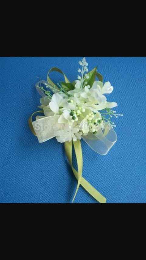 Blanco boutonniere para ellos - 2