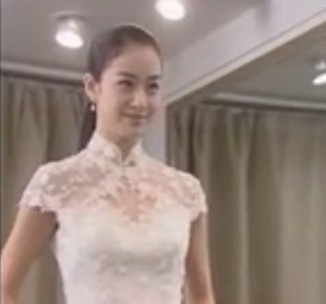 Qué tipo de escote llevara su vestido? Corazon, straplees, cuadrado, redondo, halter, mao? - 2