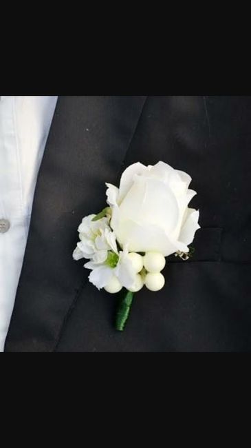 Blanco boutonniere para ellos - 1