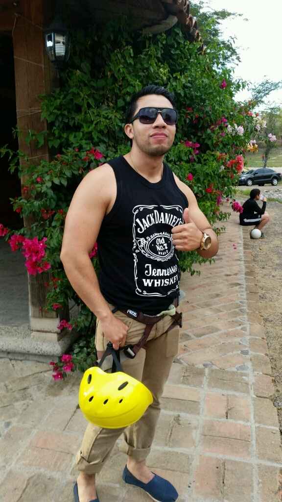 Presuman a su prometido!! - 1