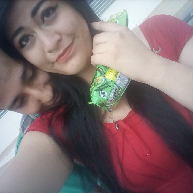 ¿Cuál fue la primera foto en pareja que subieron a las redes sociales? 23