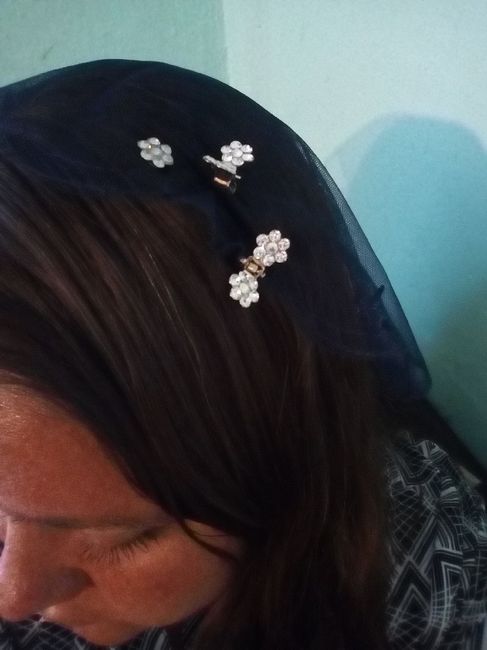 Con que se coloca la mantilla. - 2