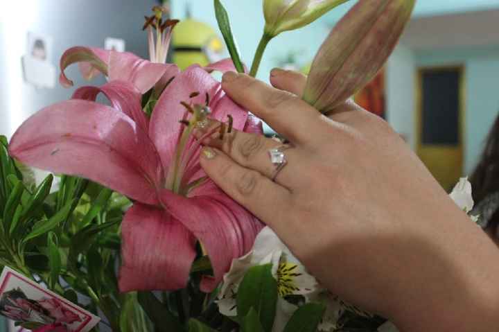 No dejó de ver mi anillo - 1