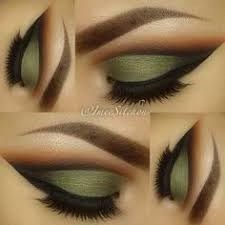 Maquillaje de ojos en tono verde 12