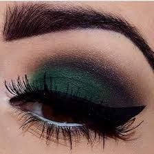 Maquillaje de ojos en tono verde 9