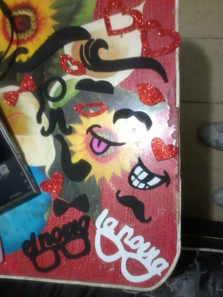 lentes, bigotes, bocas