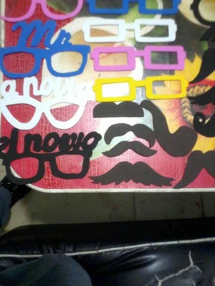 lentes y bigotes