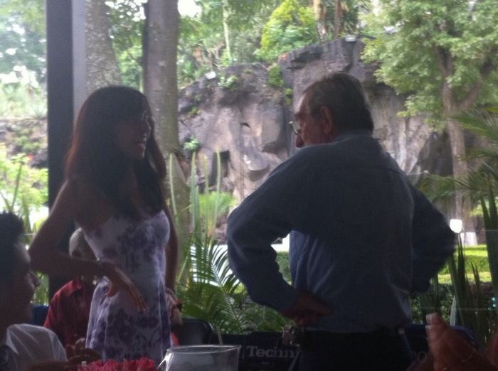 En la comida hasta baile hubo