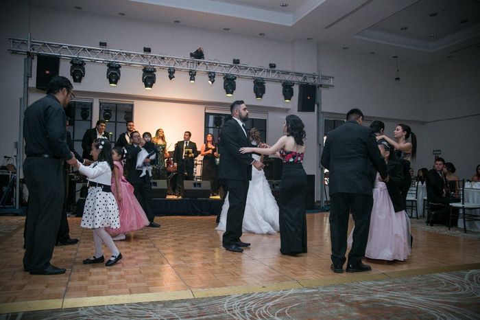 Pista llena de 'parejitas'