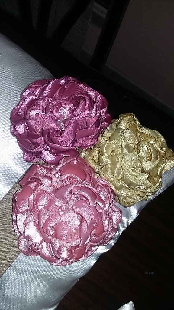 El detalle de las flores... yo misma las hice =)