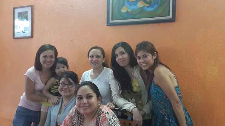 las damas de honor después de ir por sus vestidos :)