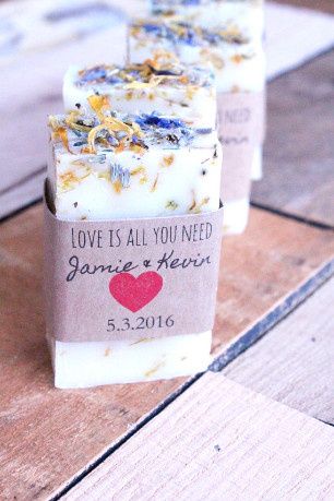 Recuerditos de la boda: Que tal dar unos jaboncitos con nuestros aromas favoritos o algo que nos rep
