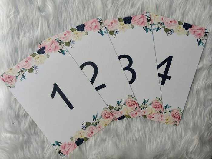 Los numeros de mesa iran en un marco dorado!!!