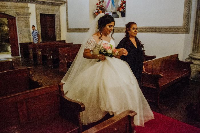 Porque ella es mi padre tambien y como tal, tenia que entregarme en el altar! 