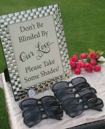 29. No te ciegues por amor Algunas gafas para sol pueden ser otra estupenda idea para las bodas de v