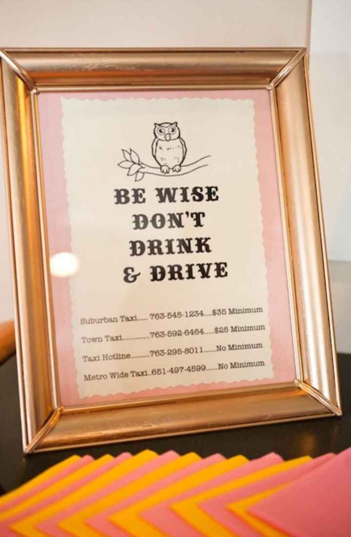 1. Números de taxi en la puerta Para que todos lleguen sanos a casa, coloca un recordatorio en la pu