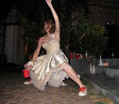 8. Que no se te pasen las copas  Es cierto que en la bodas se acostumbra brindar y tomar más de lo n