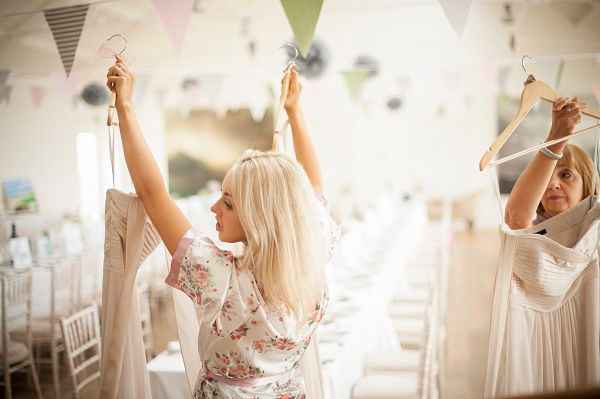 4- Elija un socio  4- Elija un socio  Ve a tu primera cita con la mente abierta y un amigo o amiga s