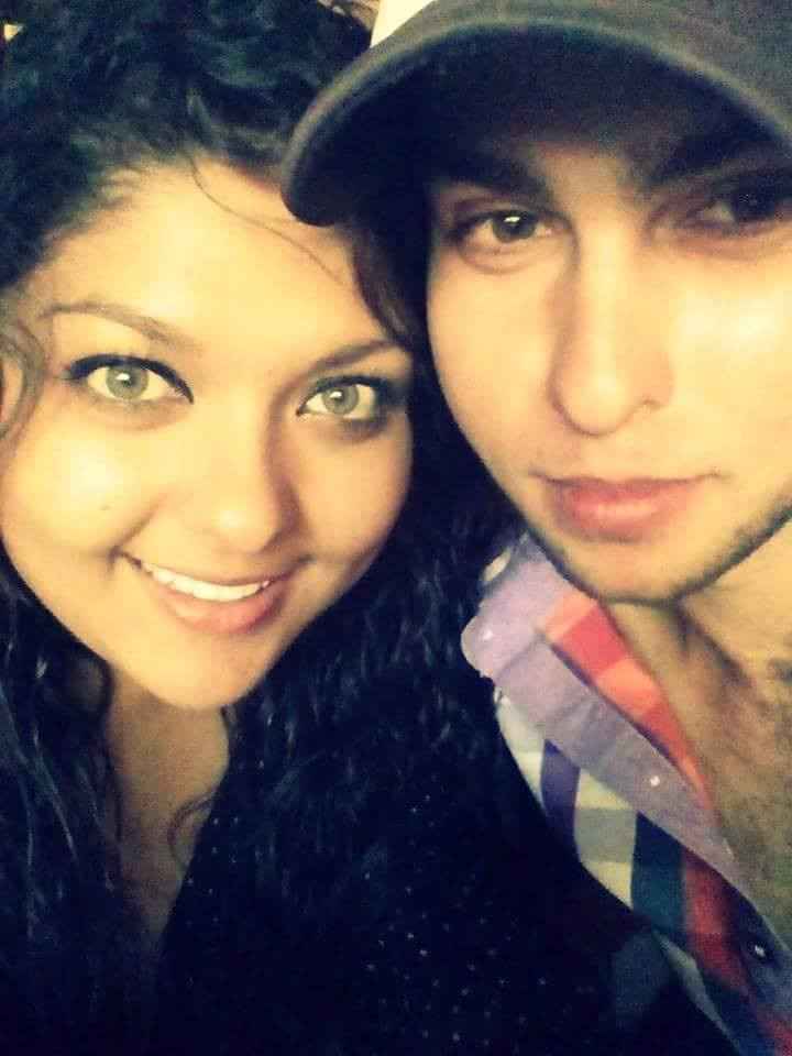 Esta foto es nuestra primer foto juntos yo creo que tenia 18 y el 20 o algo asi, fue su en su cumple