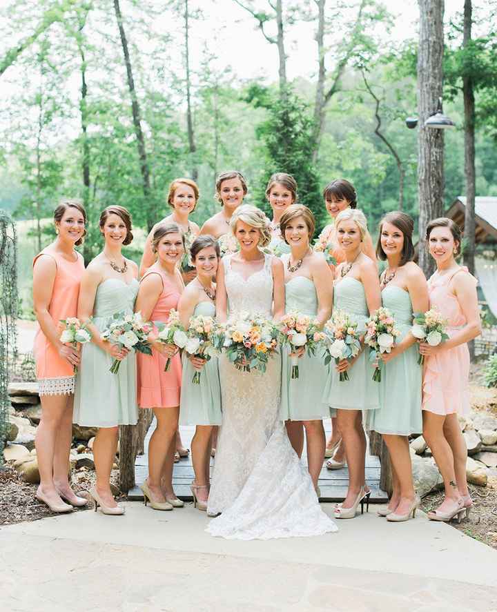 El largo del vestido. Un punto importante para que la armonía no se pierda es considerar un mismo la