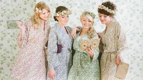 9. Un regalo multifuncional.  Una mantita, un pijama, una bata de estar en casa puede ser un regalo 