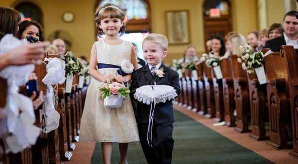 Boda clásica:  Sin duda son mucho más formales y elegantes por lo que te recomiendo vestidos largos 