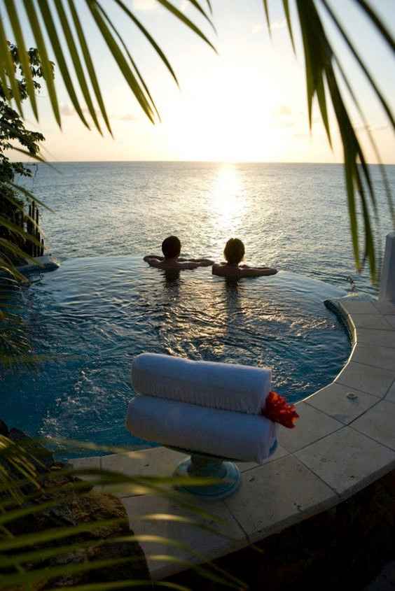 2. Reservar la luna de miel  Un “deber clásico del novio”… Si no tenéis claro dónde ir, resultará mu