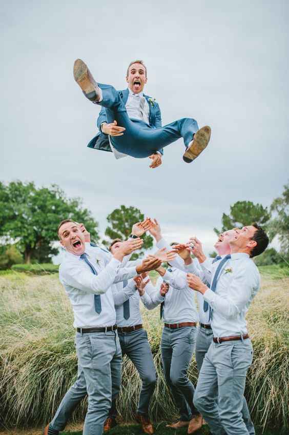 6. Organizar los trajes de padrinos de boda  Esto es tan sencillo como comprobar que los padrinos de