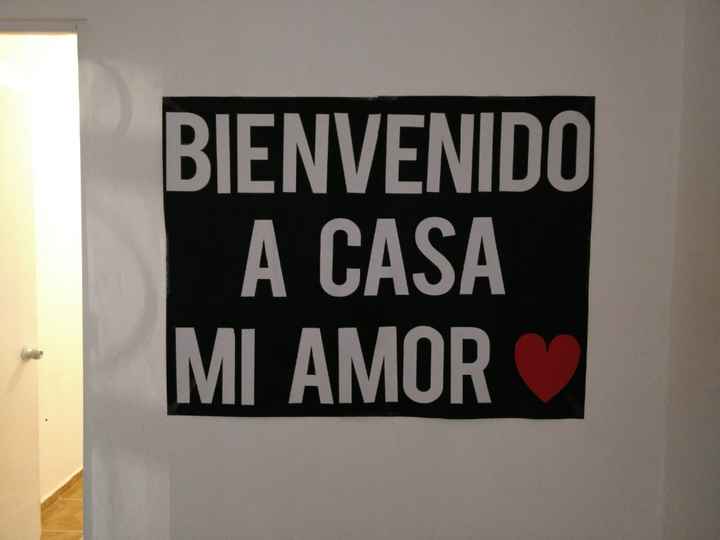 Le ecnato el letrero, cuando vio la casa y el letrero se le quebro la voz 