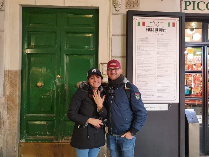 Mariana reta a los novios a platicarnos cómo fue su propuesta y lo que sintieron en ese momento. 3