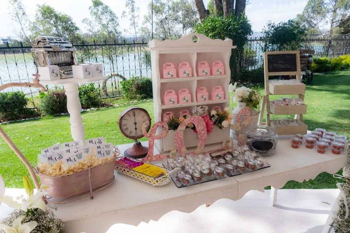 Mesa de postres para dar un toque dulce a tu boda🍭 10