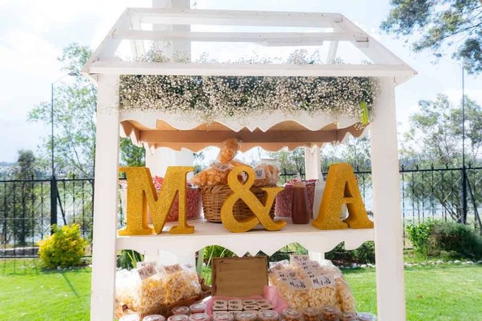 Mesa de postres para dar un toque dulce a tu boda🍭 9