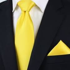 Un color diferente para tu corbata 💛 2
