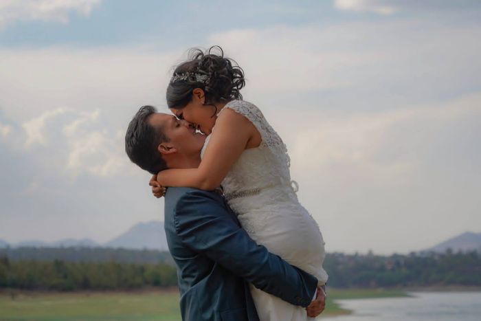 Los abrazos que sí o sí tienes que fotografiar en tu boda 📸 22