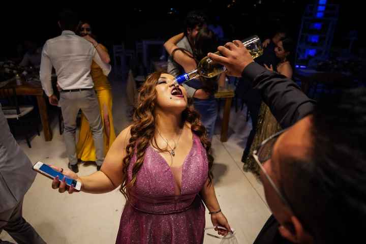 Llegó el Drinkman a la boda🍻 - 1