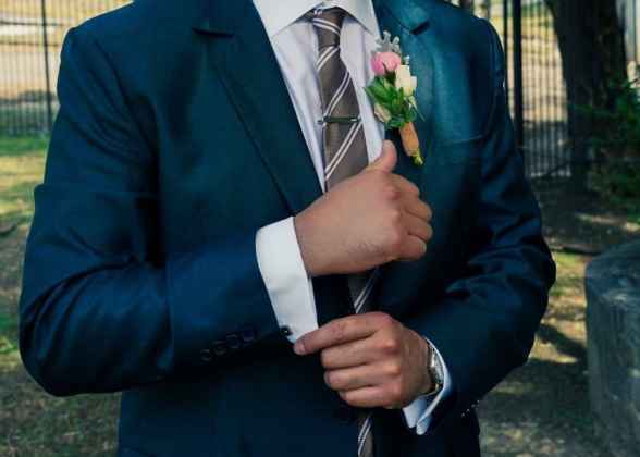 ¿Qué boutonniere le pondrían a este traje? 🌸 - 1