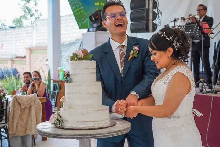 ¿Cómo se corta el pastel de boda? Te decimos los tips. 👇 - 2