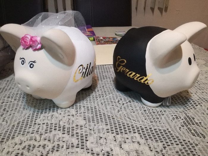 Tenemos cochinitos para nuestra despedida 🐖🐖👰 - 1