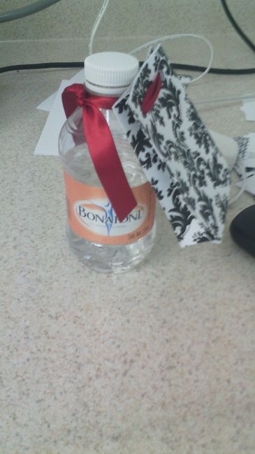 CON BOTELLITA DE AGUA 