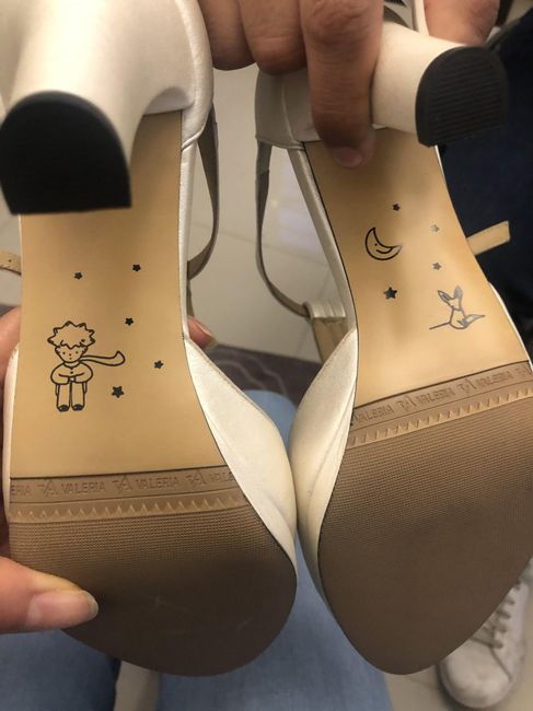 Zapatilla de la novia con mensaje de bajo - 1
