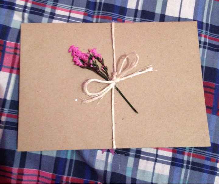Detalles en los sobres de papel kraft - 1