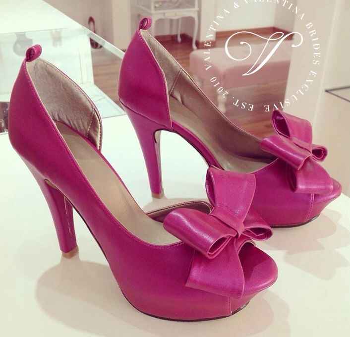 Busco zapatillas en color fucsia. - 1