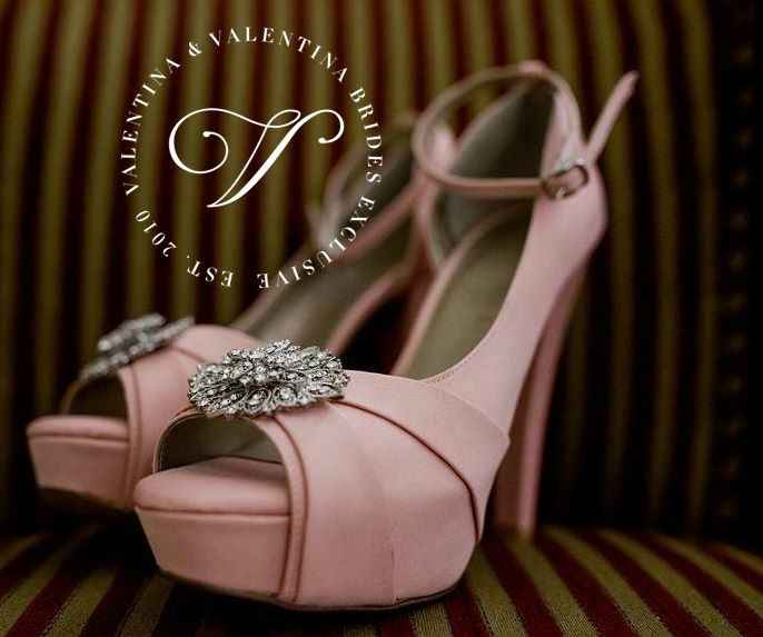 Busco zapatillas en color fucsia. - 3