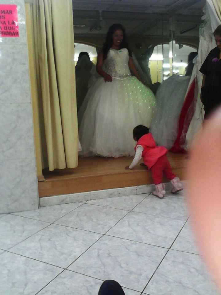 Mi preciosa mamá ya tiene vestido  y me dio un regalito - 1