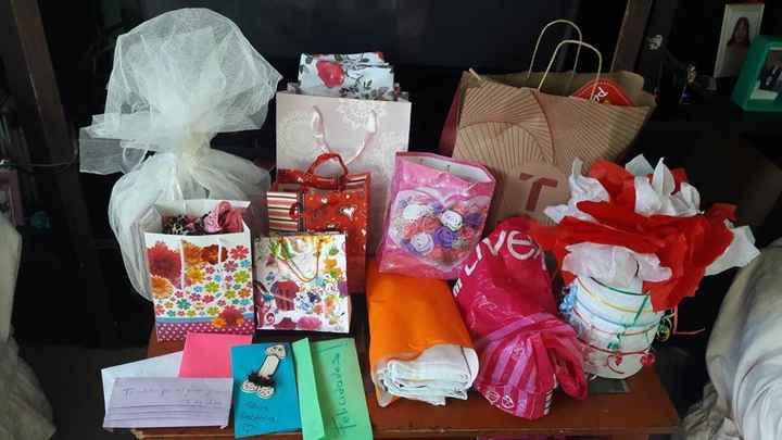 ya no le pude tomar foto en mi decoración, pero al final estos fueron los que me dieron 