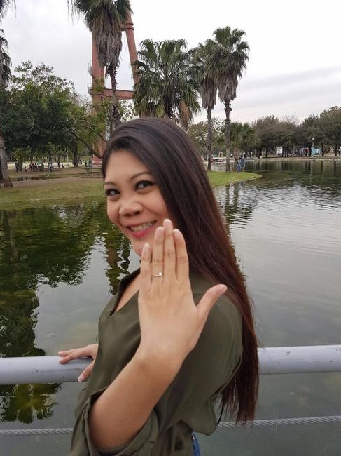 segun yo ya habia subido la foto jijiji peeeero les presumo mi anillo que con tanto amor me dió mi F