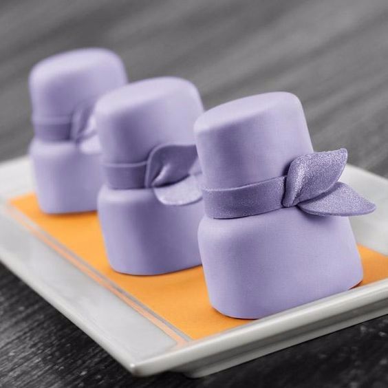 Pasteles en miniatura en color morado 2